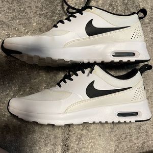 Womens Nike size 7.5